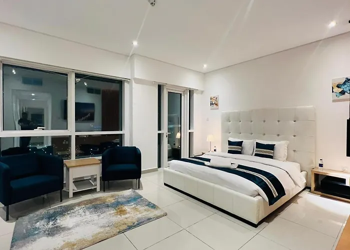 High Floor With City Skyline & Burj Khalifa View 3 Bedroom Unit Marina