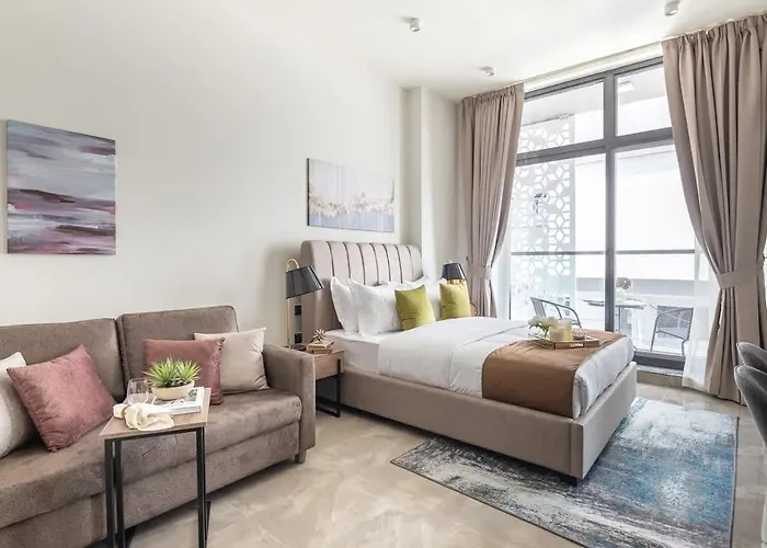 Frank Porter - Majestique Residence 2