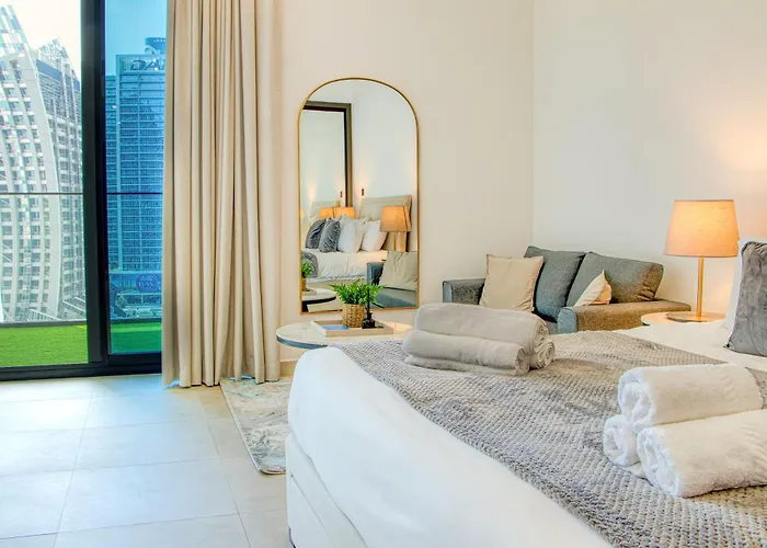 Dubai Skyline Retreat With Burj Khalifa View