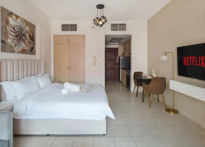 Stylish Studio Retreat In Discovery Gardens