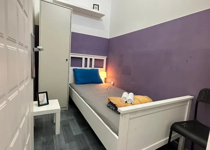 Restful Partition Room Near Mashreq Metro