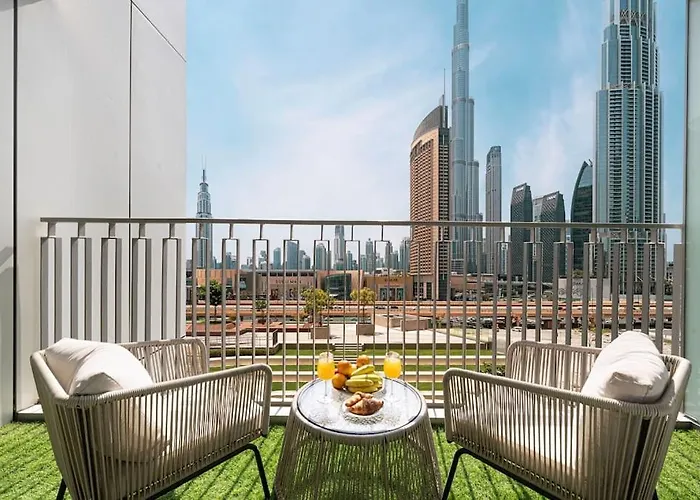 Maxstays - Stunning Burj Khalifa View - Dubai Mall Access - Infinity Pool
