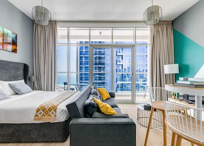 Knokey Dubai Marina Comfortable Apartments With Pool And Gym
