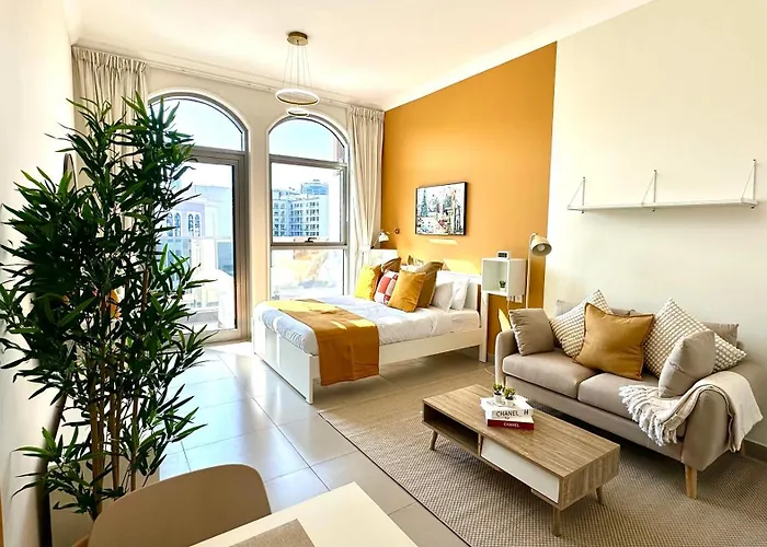Luxury Bright Studio Near Ski Dubai With Pool View