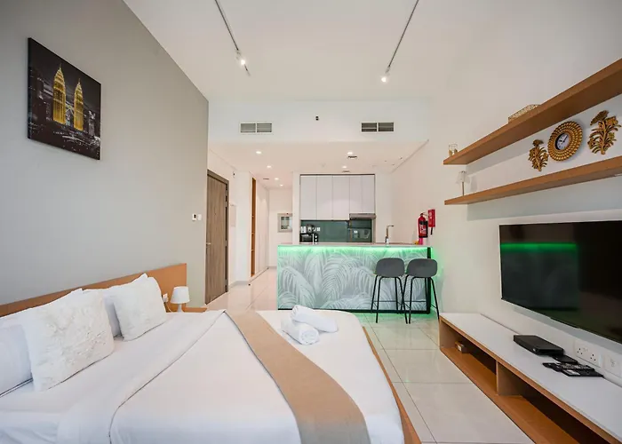 Studio In Dubailand - Bright And Airy