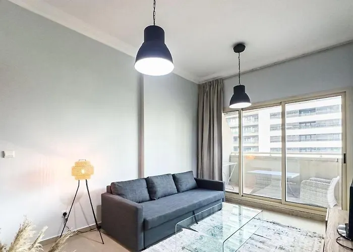 Amazing 1 Bed Room Apartment In Dubai Marina