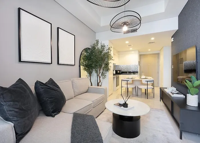 Glamorous 2-Bedroom Apartment With Skyline Views In Business Bay