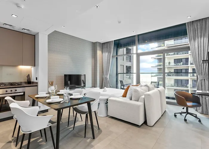 Luxe Living 1 Bedroom With Canal View