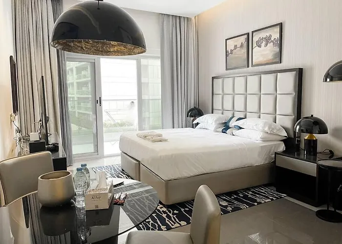 Studio In Damac Majestine - Ezytrac Vacation Homes