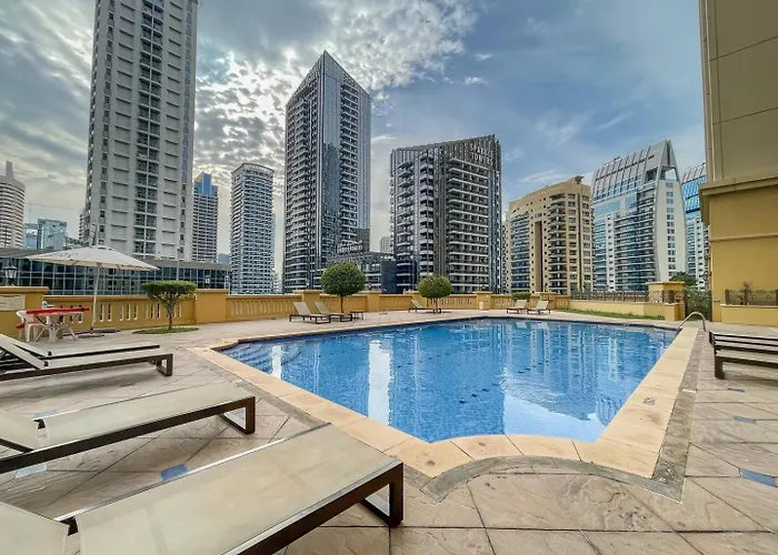5 Bedroom Flat In Jbr Near The Beach And Sleeps 9