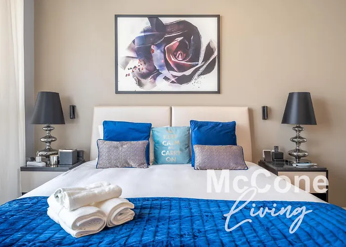 Stylish Studio With Pool View & Free Parking
