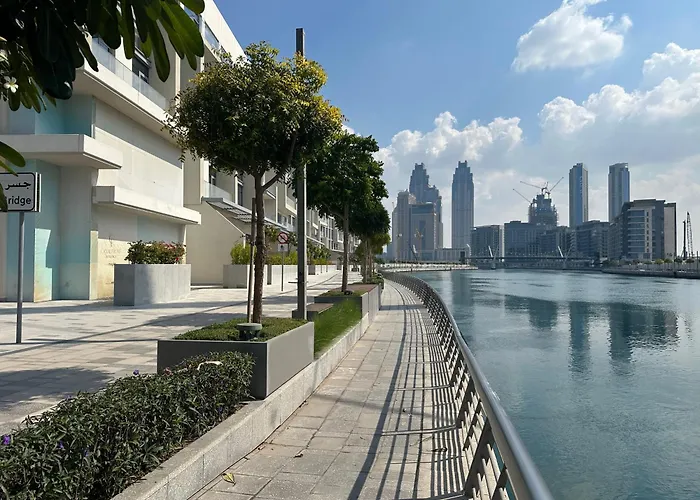 Luxury Jumeirah Canal Front Designer Stay Sleeps4