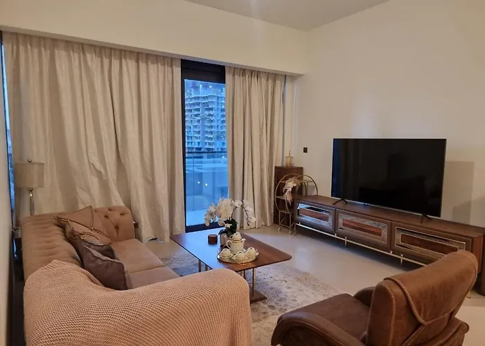 Luxury 2 Bedroom Act 1 Apartment