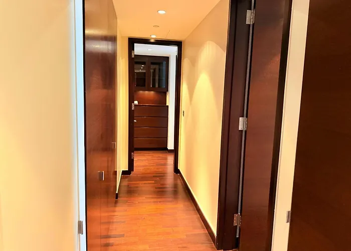 Fully Furnished 2 Bhk Apartment In Downtown