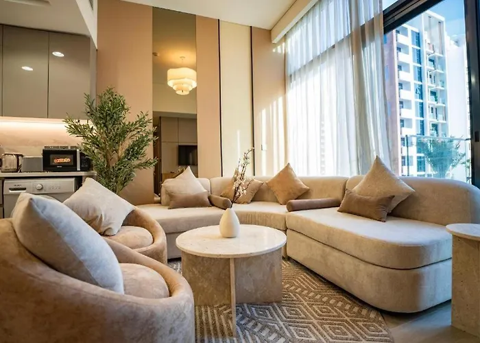 Cozy Pool View Fully Furnished Apartment
