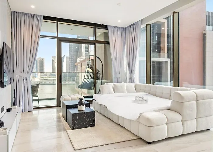 First Class 2Br Elegant Canal View Retreat