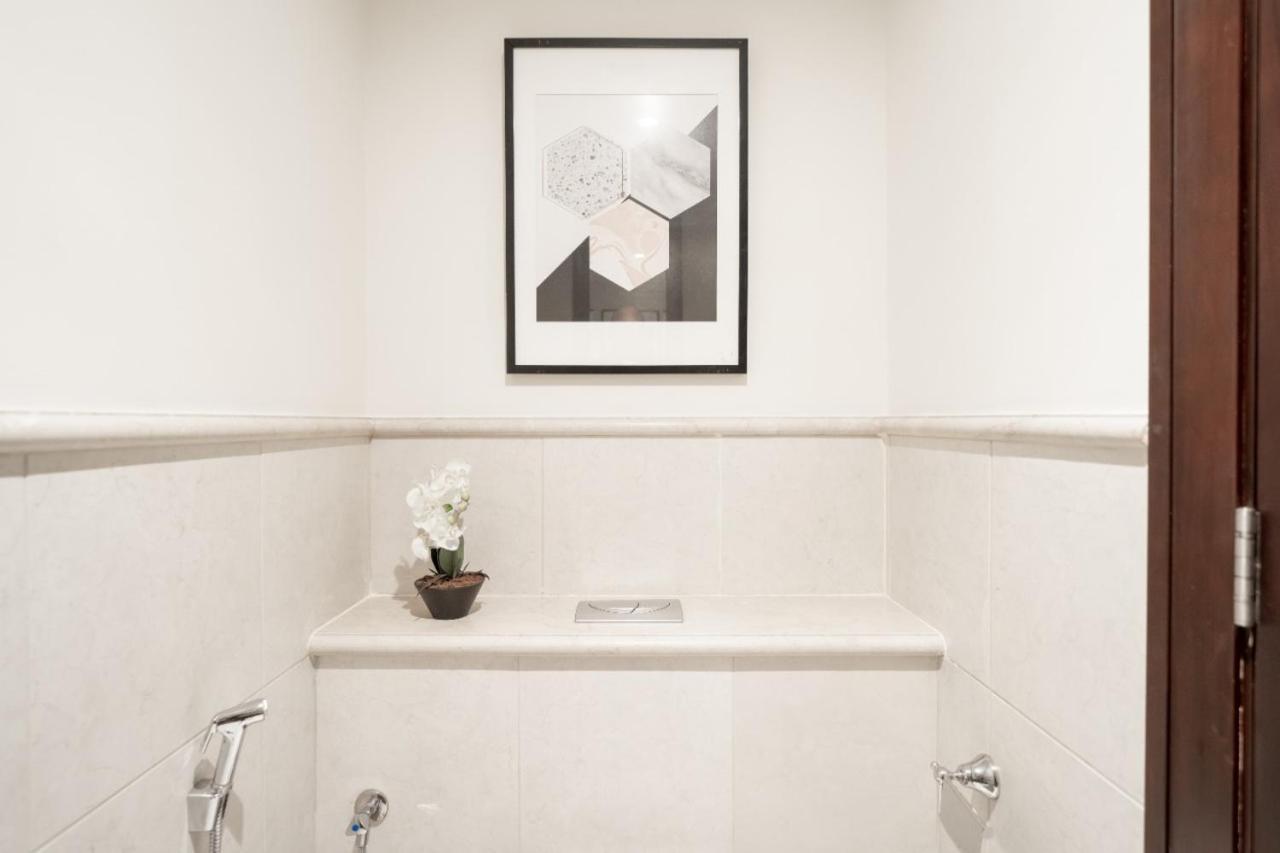 Apartment Durrani Homes - Glam Living Besides Mall- 2br With Study Third Converted