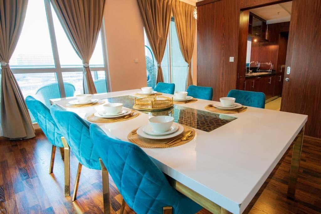 First Class 3br With Full Burj Khalifa View Apartment *