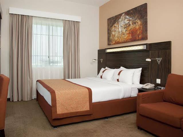 Hotel Express Dubai, Jumeirah By Ihg 3*