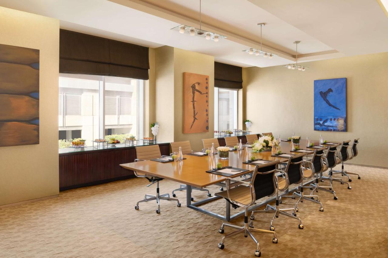Hotel Shangri-la 5*