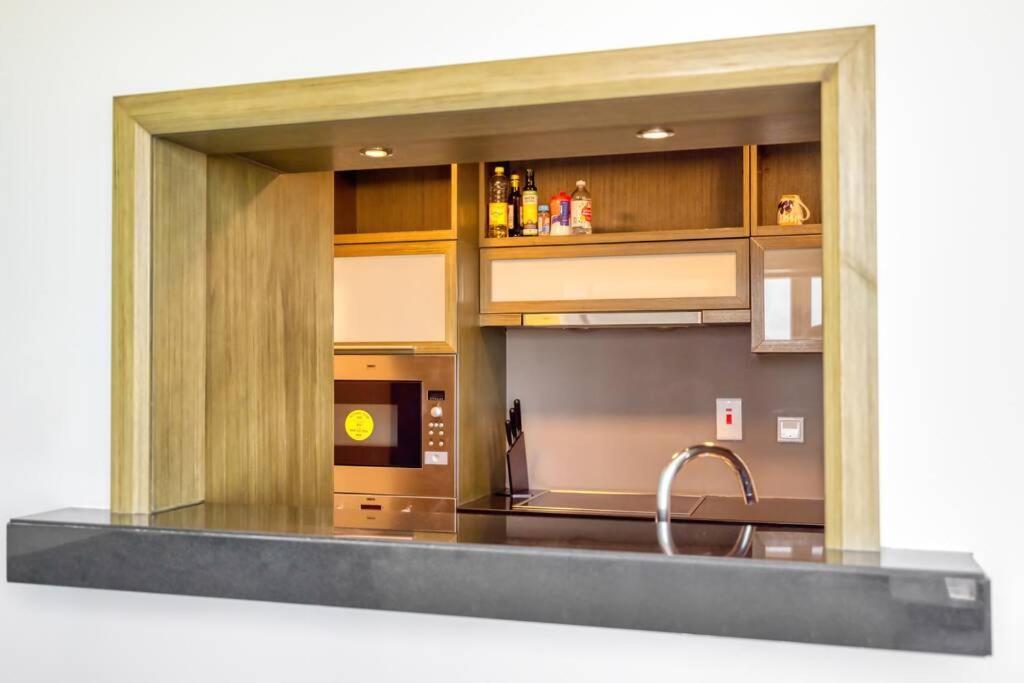 Xanadubai Loft Tower - Your Away From In Downtown Dubai! Apartment *