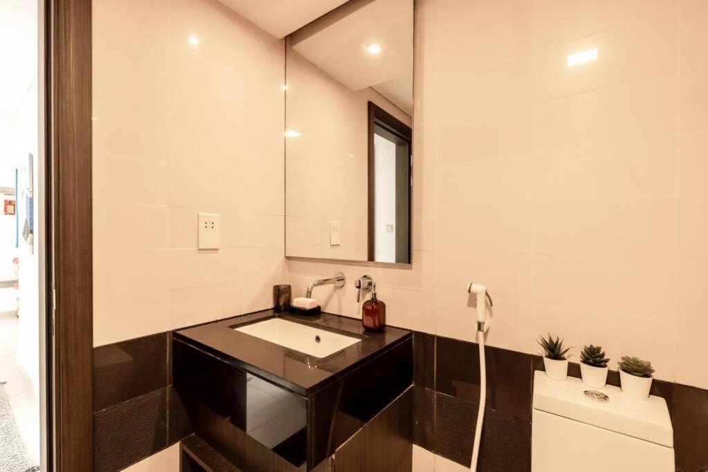 Xanadubai Loft Tower - Your Away From In Downtown Dubai! Apartment *