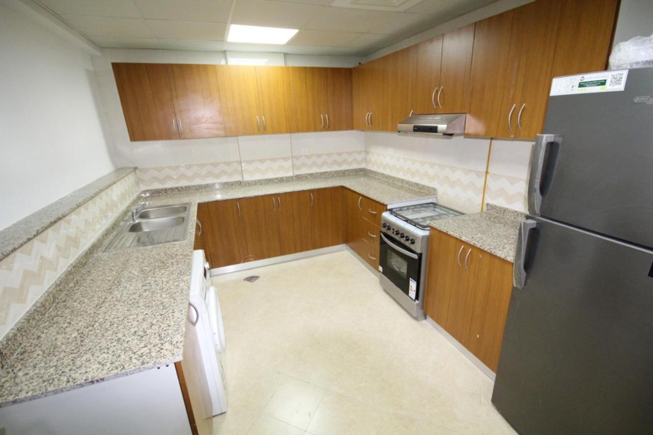 Apartment Cozy And Small Partitions For Men Guests In *