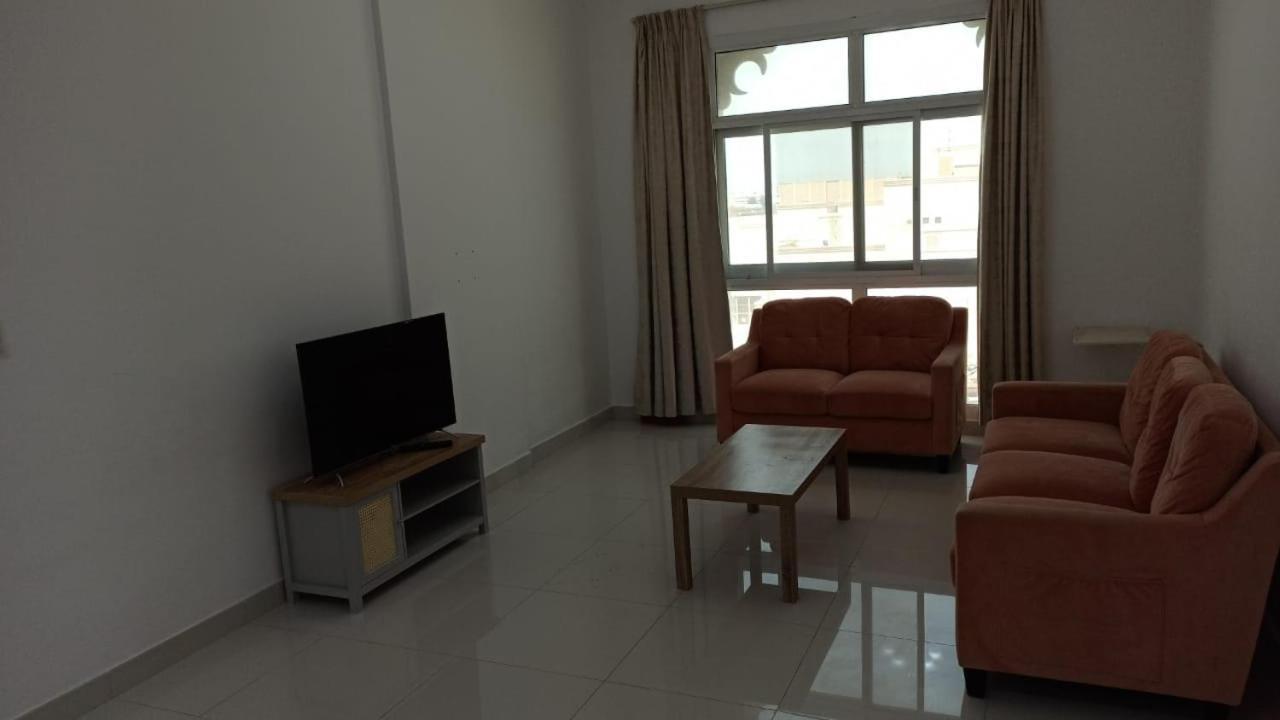Cozy And Small Partitions For Men Guests In