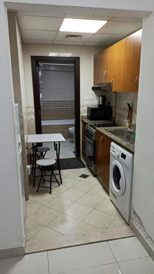 Cozy And Small Partitions For Men Guests In Apartment Dubai