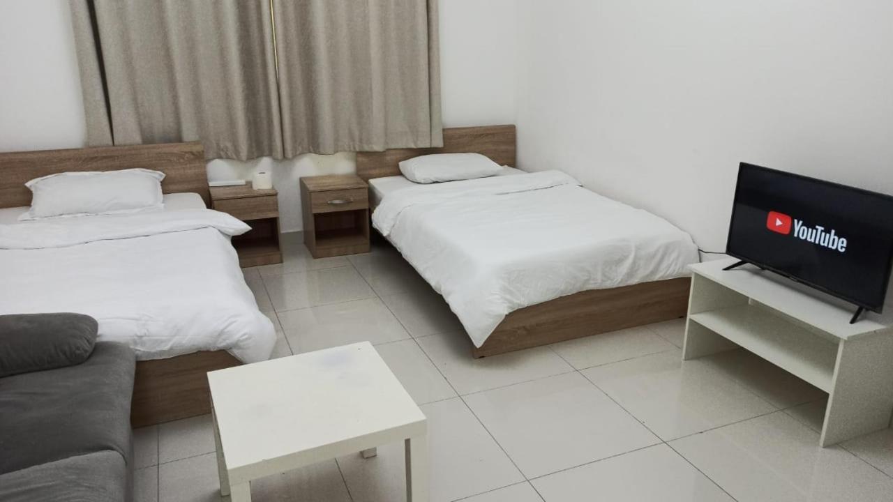 Apartment Cozy And Small Partitions For Men Guests In Dubai