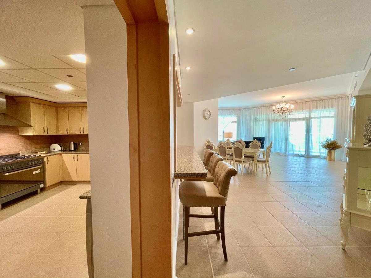 Luxury - Beachfront - Spacious Shoreline Residences - 5 Star Private Apartment Dubai