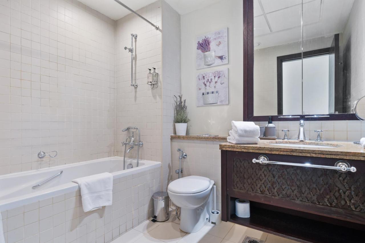 Apartment Stylish With Partial Burj Khalifa View *