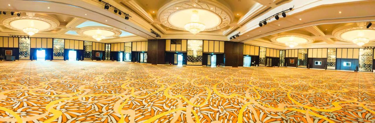 Moevenpick Grand Al Bustan