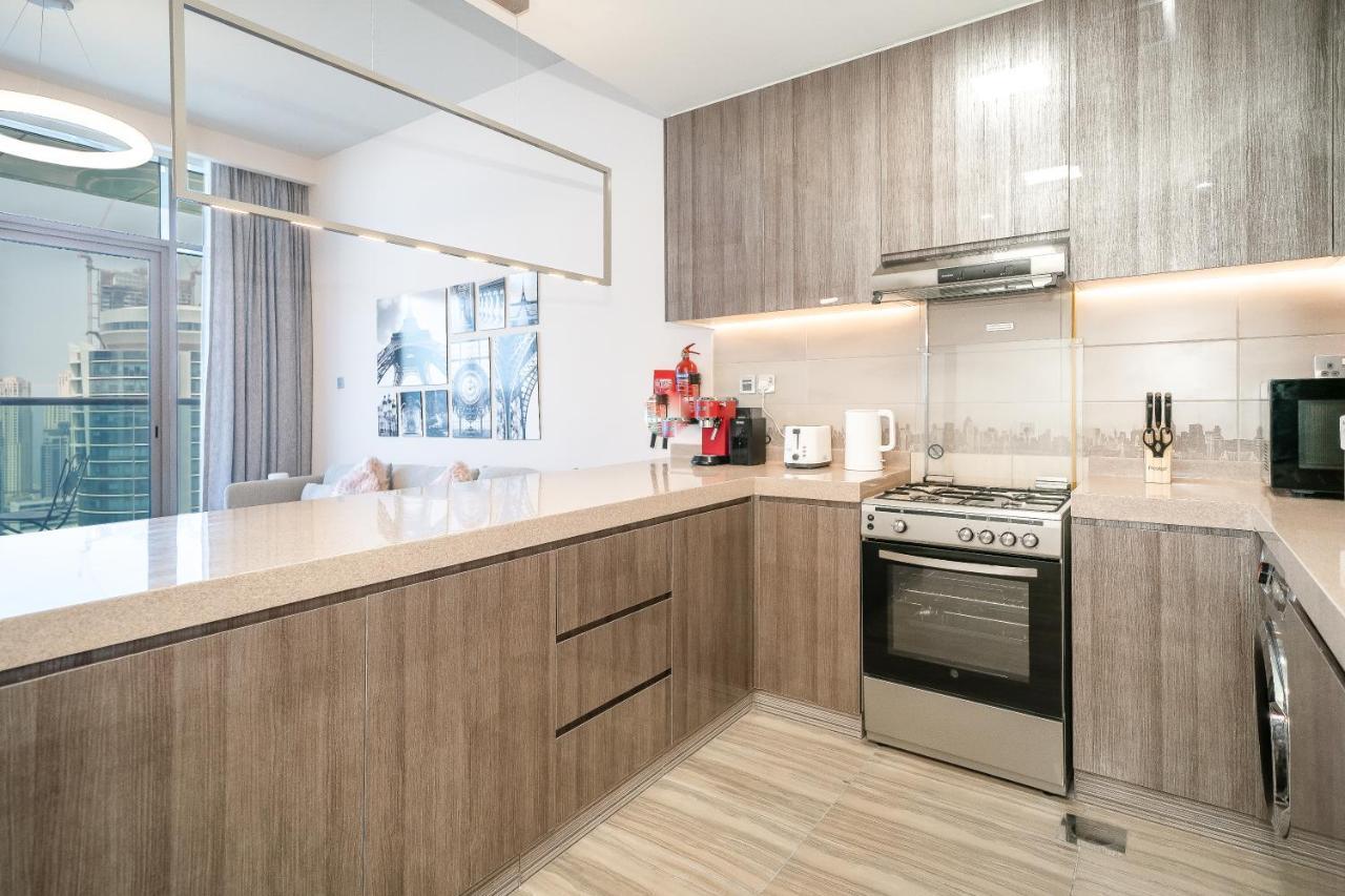 Luton - Modern & View 1br , Mbl Residence, Jumeirah Towers Apartment Dubai