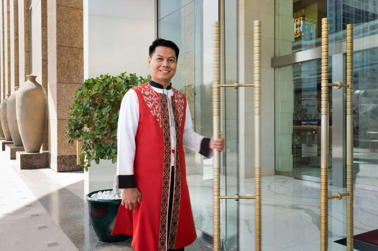 Shangri-la Hotel 5*