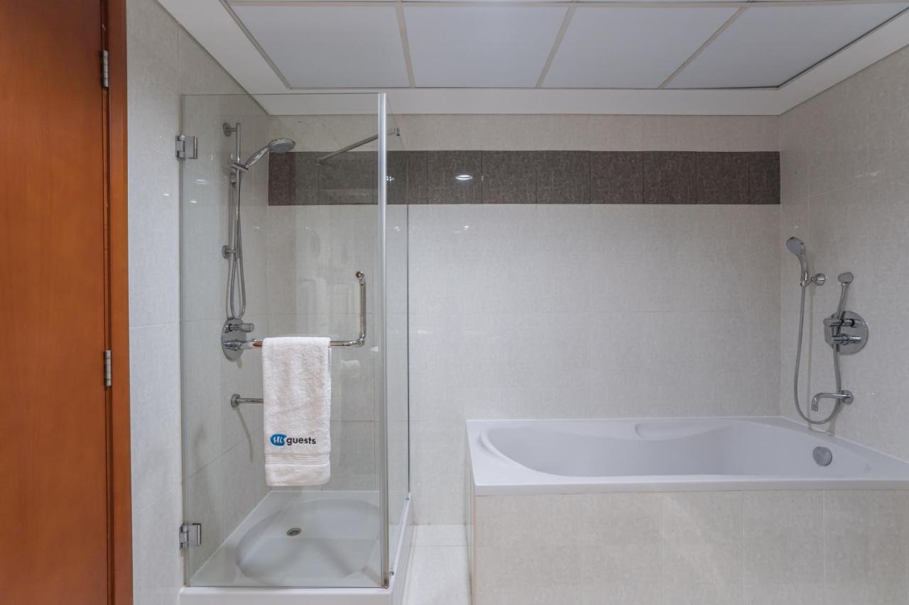 Higuests - Luxury In The Iconic Park Towers Apartment