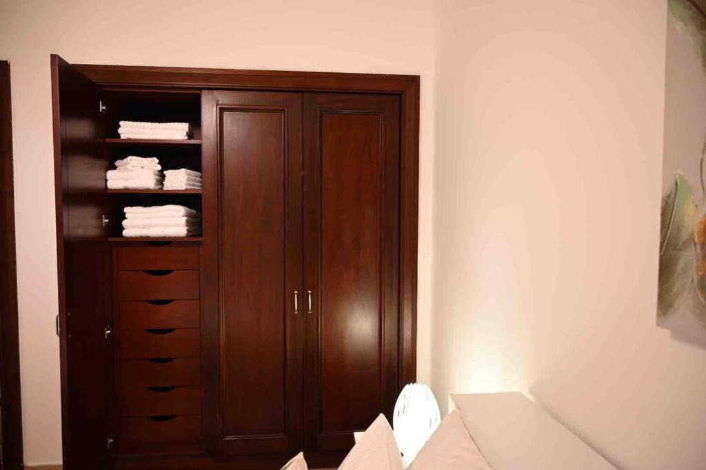 Brand New Furniture . Close To Mall. Apartment