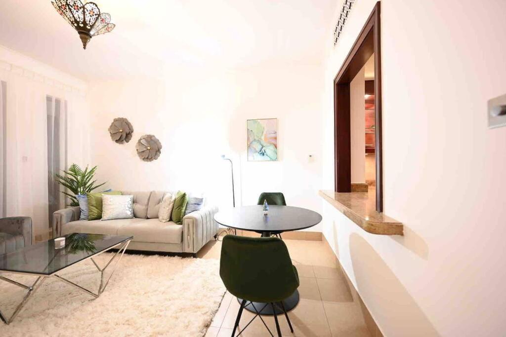 Apartment Brand New Furniture . Close To Mall. Dubai