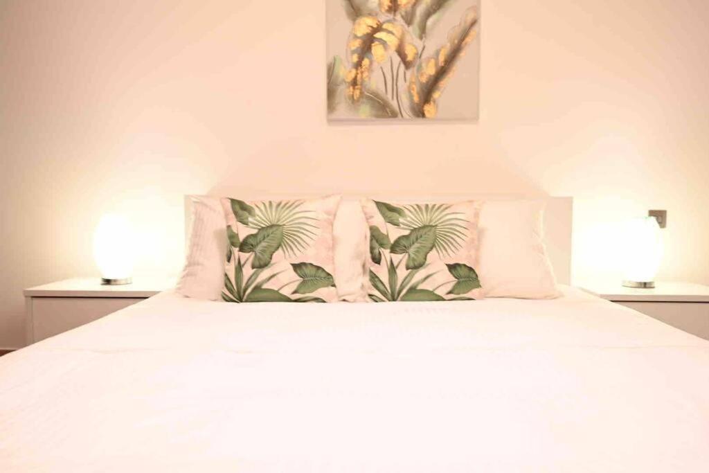 Brand New Furniture . Close To Mall. Apartment Dubai
