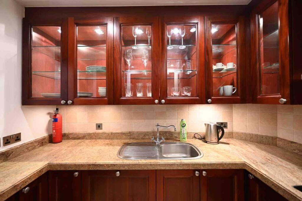 Brand New Furniture . Close To Mall. Apartment