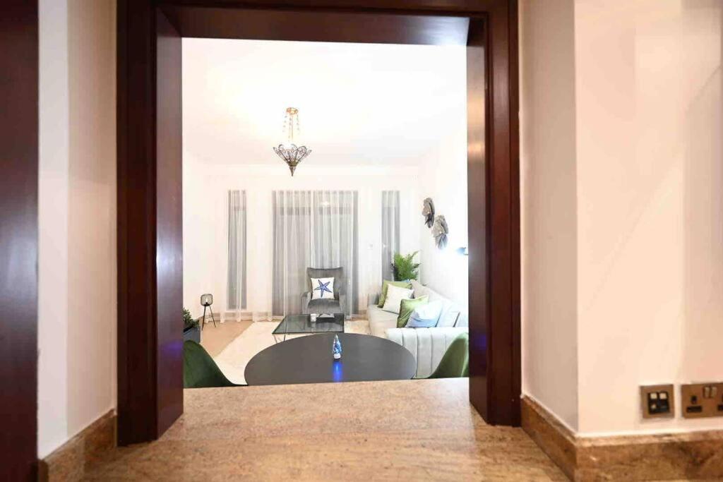 Apartment Brand New Furniture . Close To Mall. *