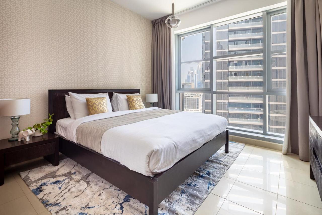 Frank Porter - Standpoint Tower Apartment