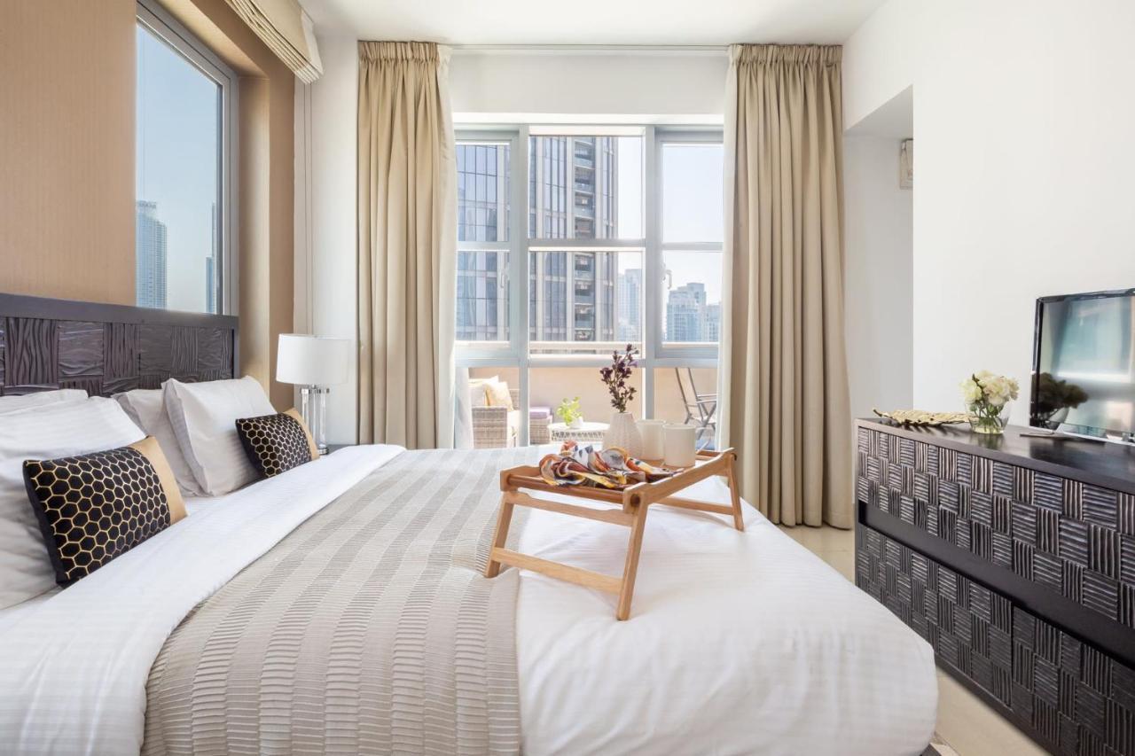 Frank Porter - Standpoint Tower Apartment *