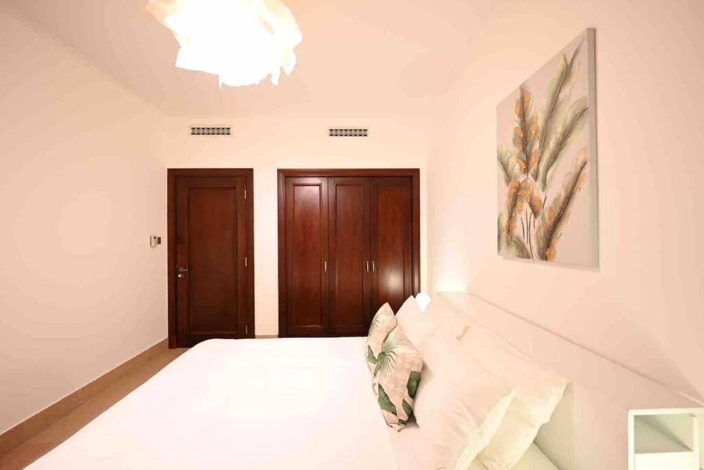 Apartment Brand New Furniture . Close To Mall. Dubai