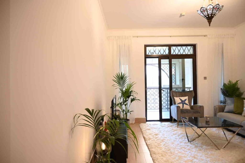 Brand New Furniture . Close To Mall. Apartment *