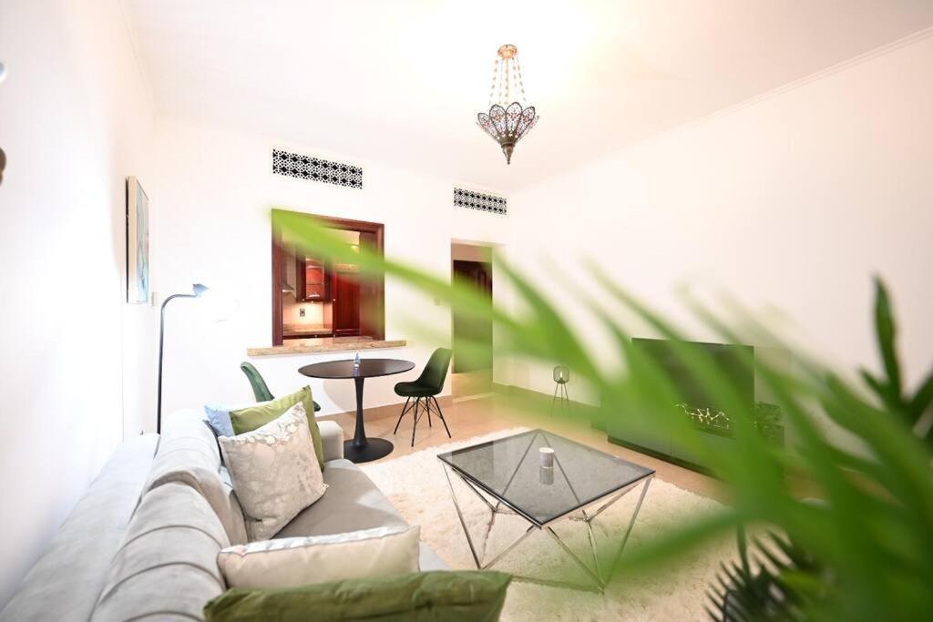 Apartment Brand New Furniture . Close To Mall. Dubai