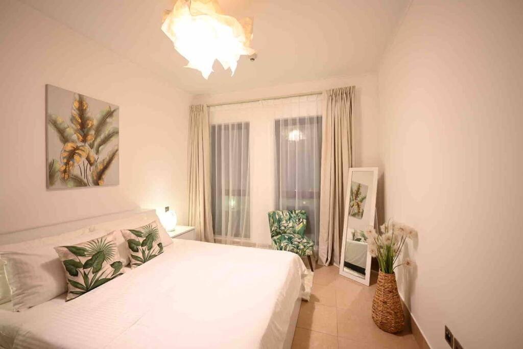 Apartment Brand New Furniture . Close To Mall. Dubai