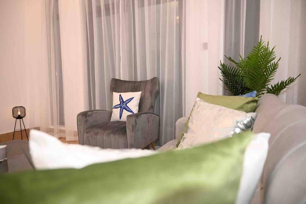 Brand New Furniture . Close To Mall. *