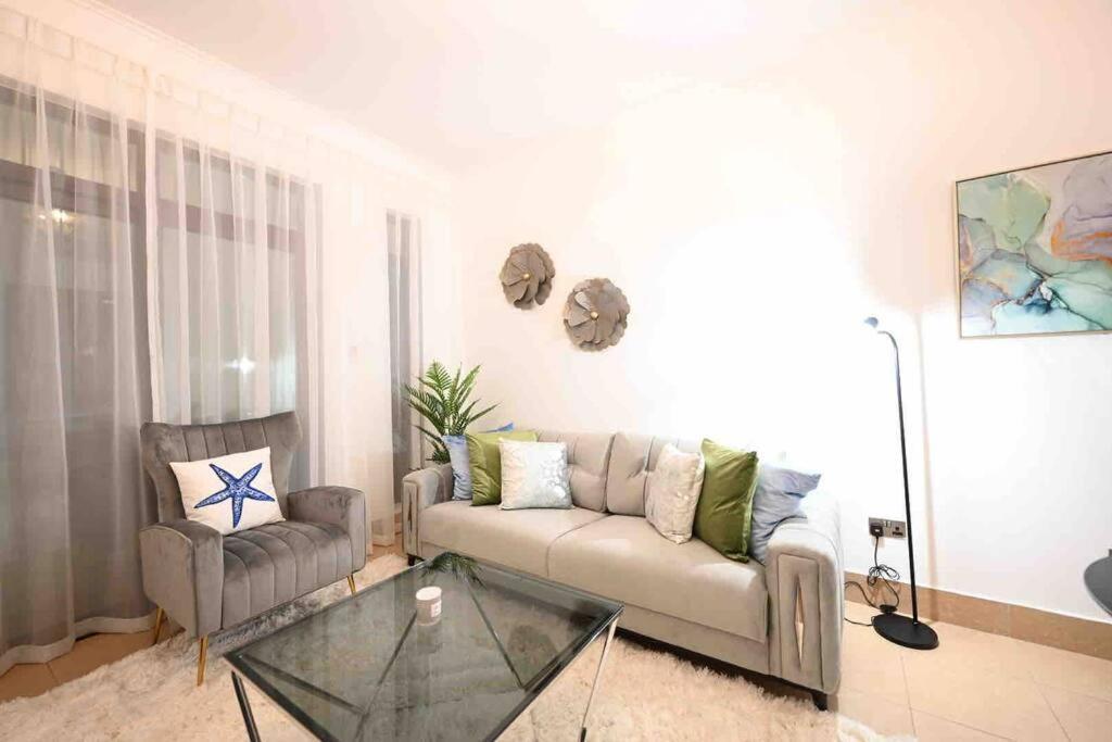 Brand New Furniture . Close To Mall. Apartment
