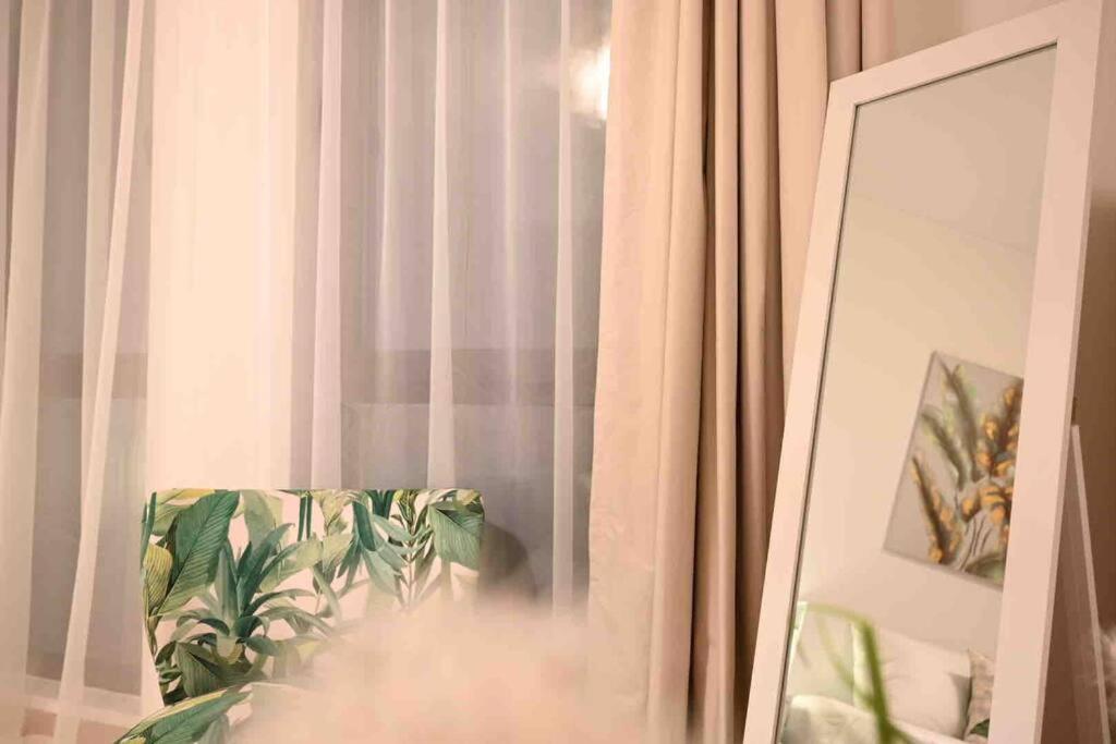 Apartment Brand New Furniture . Close To Mall. *